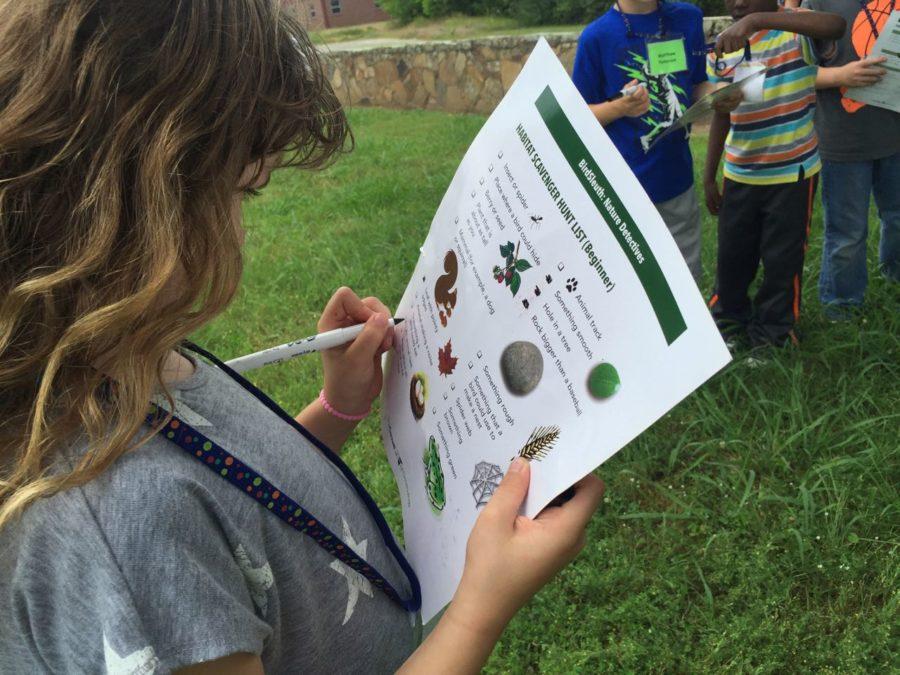 Students+complete+a+habitat+scavenger+hunt+in+Mrs.+Parks%27+enrichment+class.